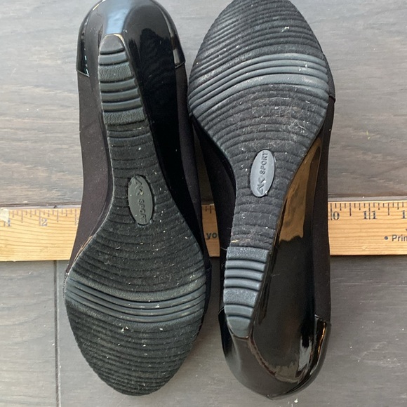 Anne Klein Sport Comfort Wedge. Stretch fabric w patent leather accents 9.5 M - Picture 3 of 10